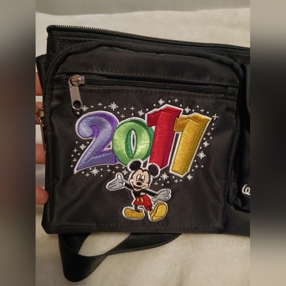 Vintage Walt Disney World  2011 waist bag - Picture 4 of 6